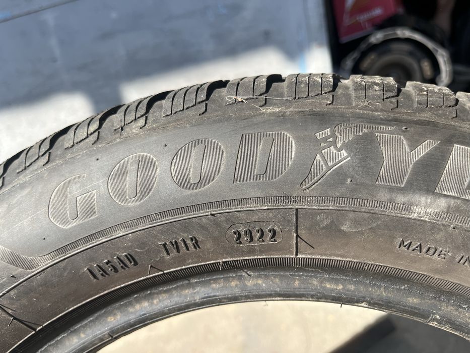 2 бр. зимни гуми 185/65/15 GoodYear DOT 2922 6 mm