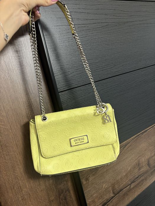 Дамски чанти guess