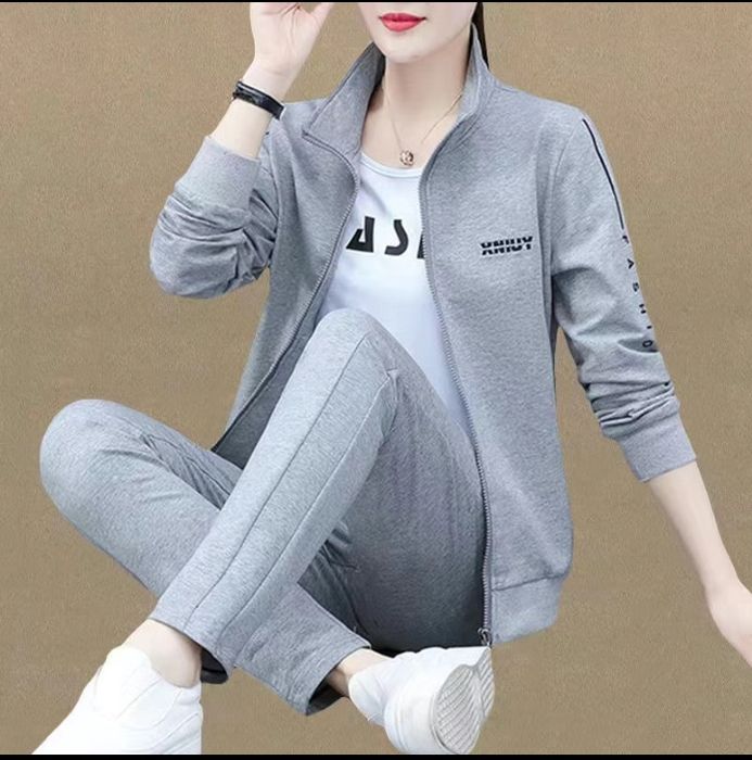 Продам новый спортивный костюм тройка,.
