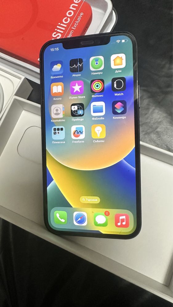 Продавам Iphone 12