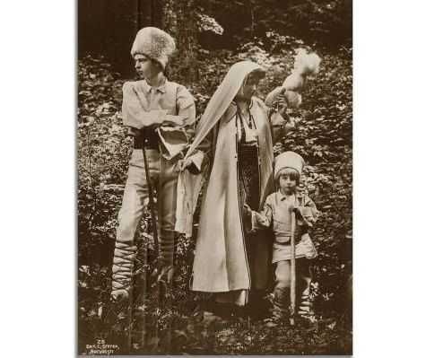 Fotografie principesa Maria, rama pictata si semnata Anna - UNICAT