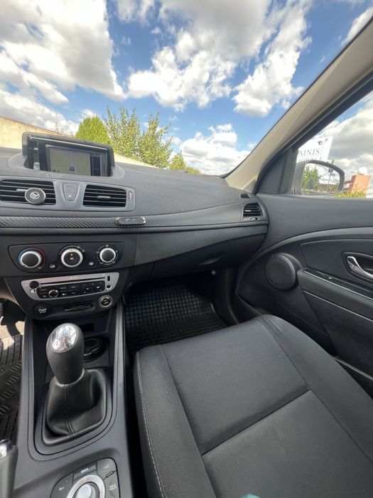 Inchiriez Renault Megane 3 1.5dci uber/bolt