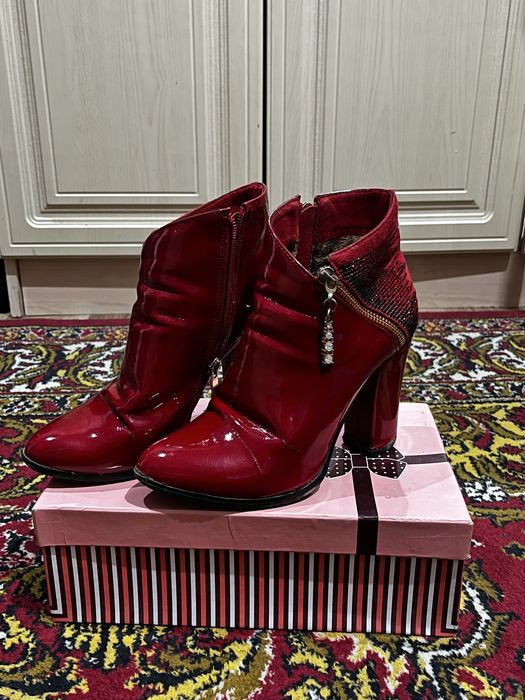 Продам женские туфли, шикарные