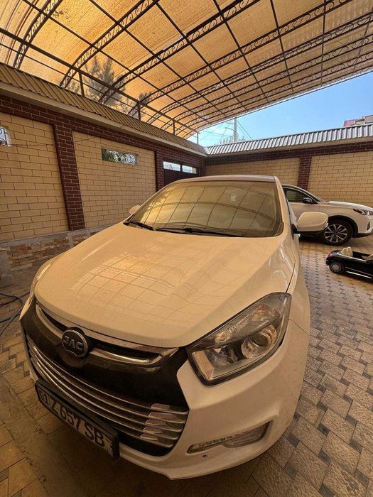Автомобиль Jac S5
