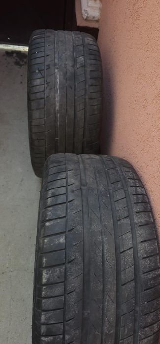 Vând caucuri 275 40 r19