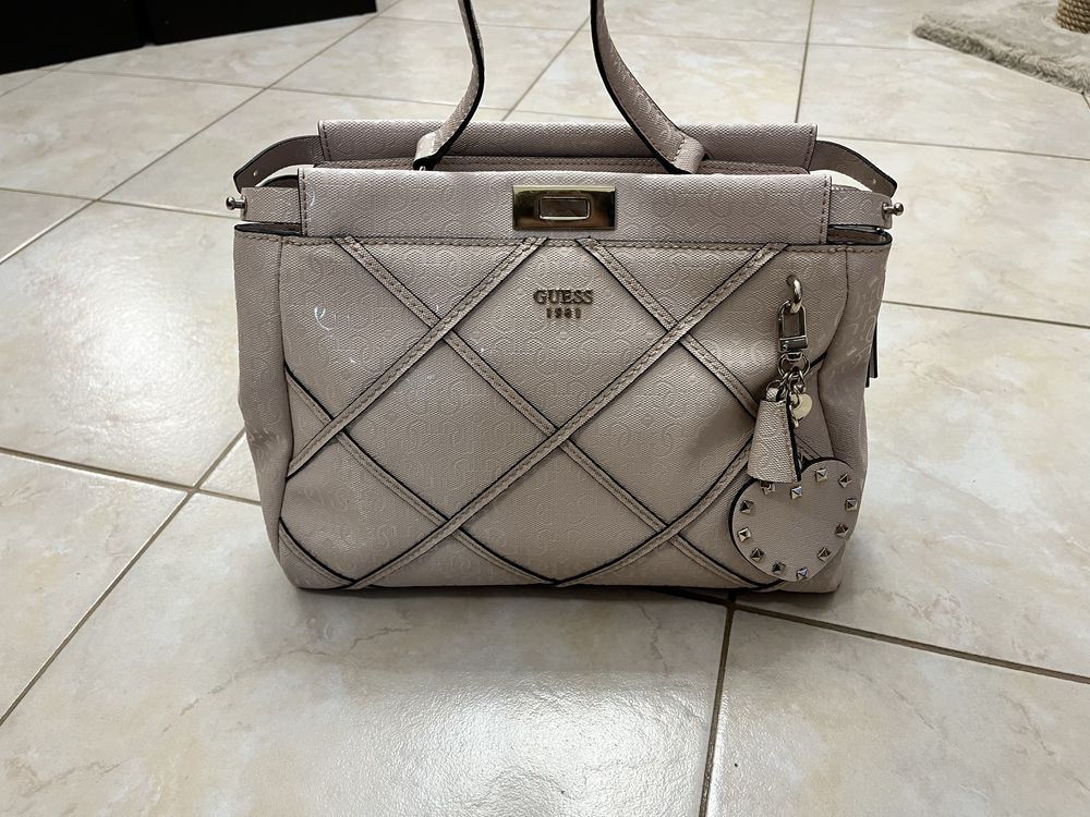 Чанти Guess