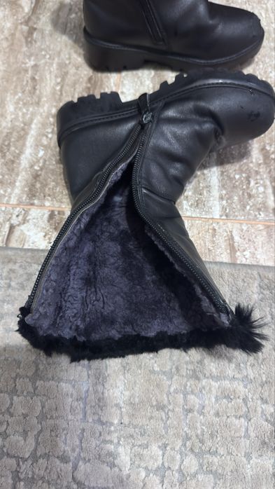 Продается детские сапоги 27 размер кожа