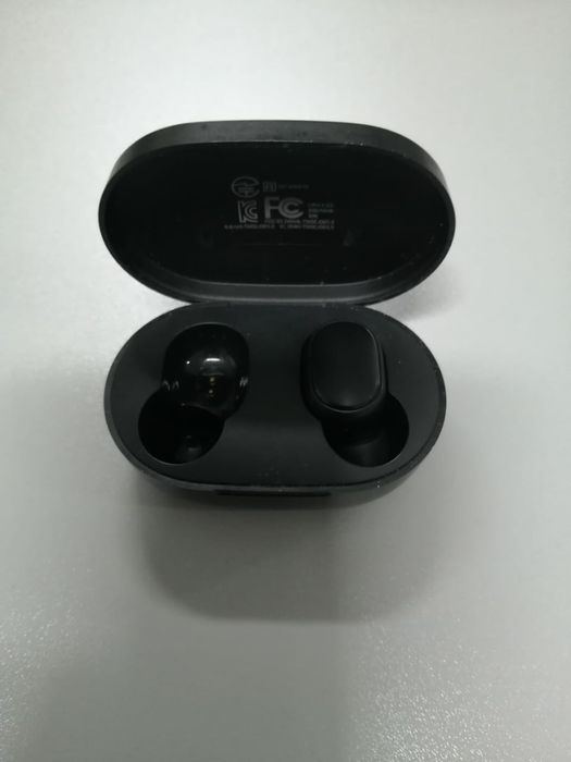 Продам беспроводной наушник правая сторона только