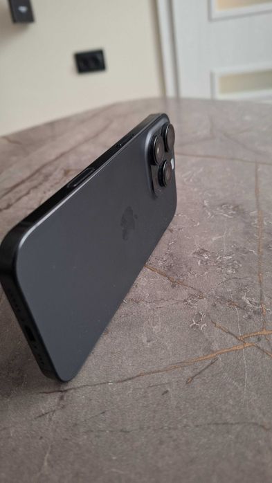 Телефон iPhone 16 Pro