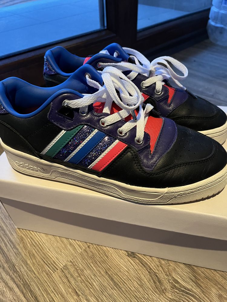 Нови спортни обувки Adidas 40
