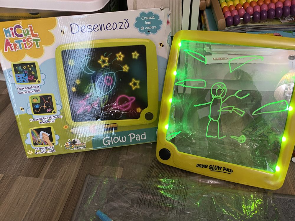 Tableta luminoasa Glow Pad -Micul Artist
