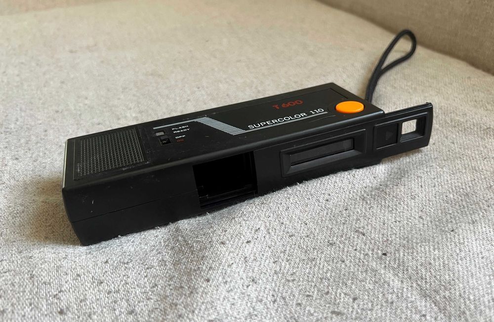 Aparat foto pocket camera Skina T 600 cu film 110 din anii 70 colectie