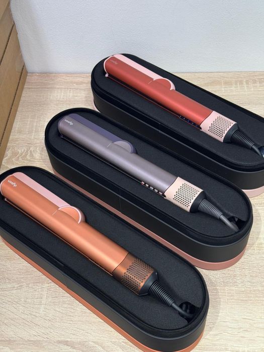 В наличии Dyson airstrait в красном цвете