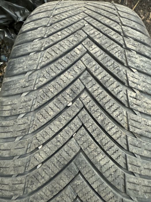 225/40/18 пара всесезонка
