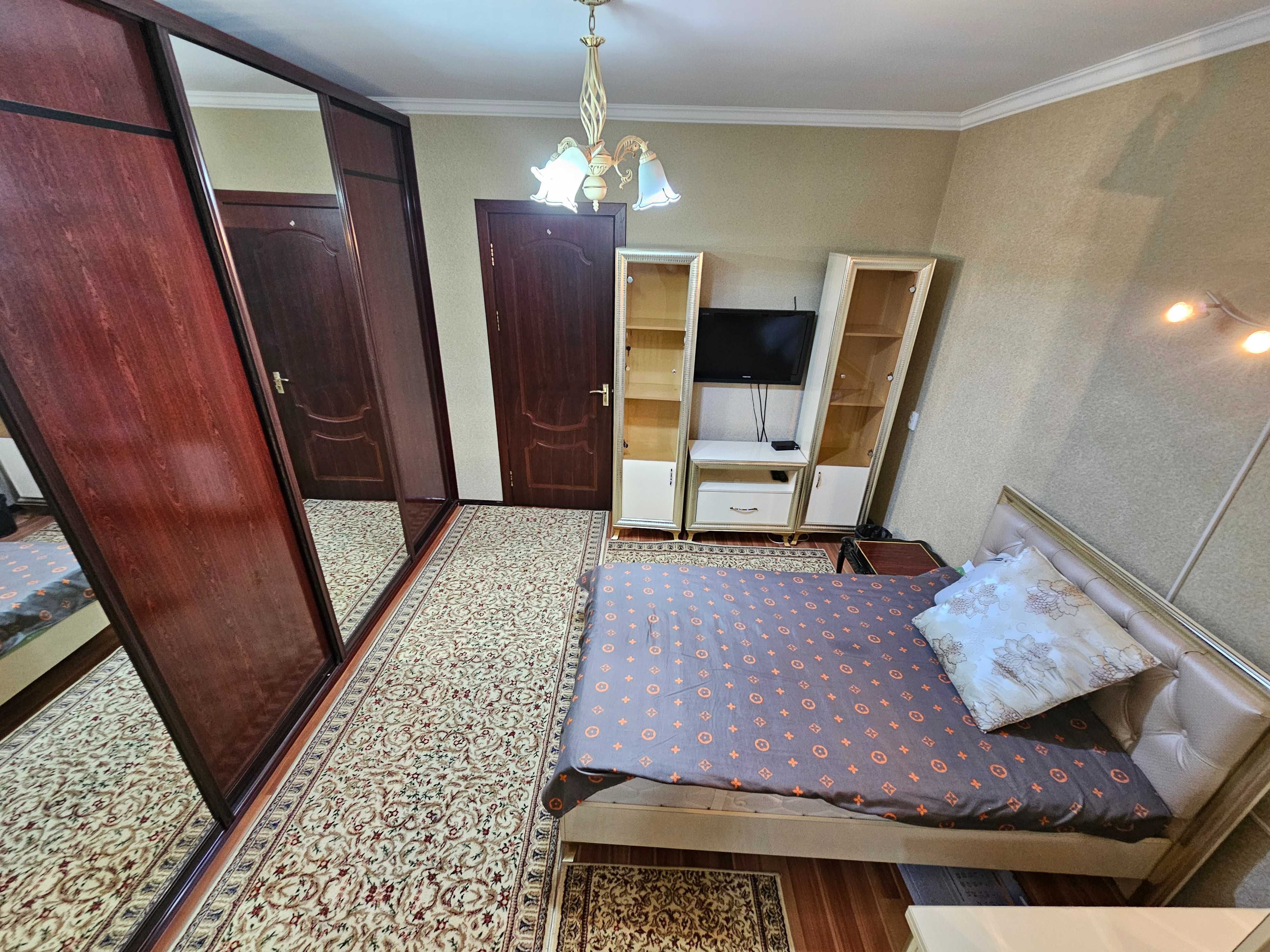 Сдается 4-комнатная квартира в Алмазаре, ул. Фараби, 2-й этаж, 120 м².