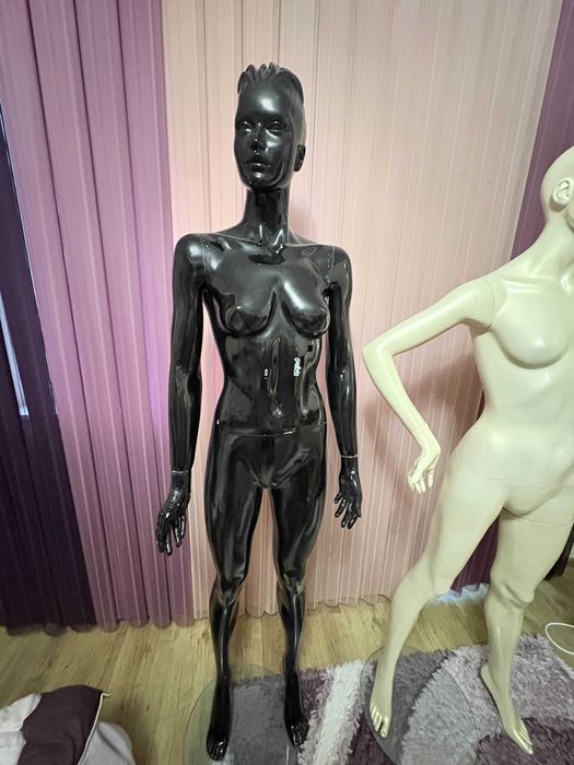 Женски манекени бял/черен