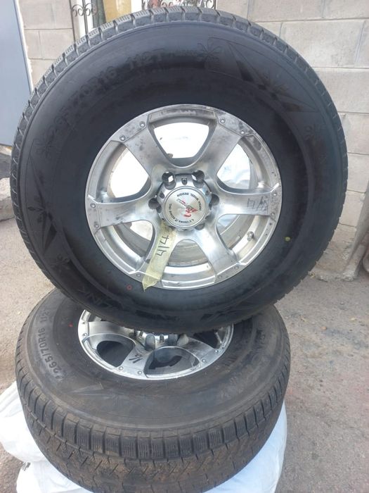 Продаю зимнии шины