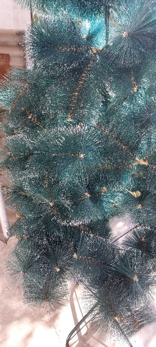 Продаётся новогодняя ёлка