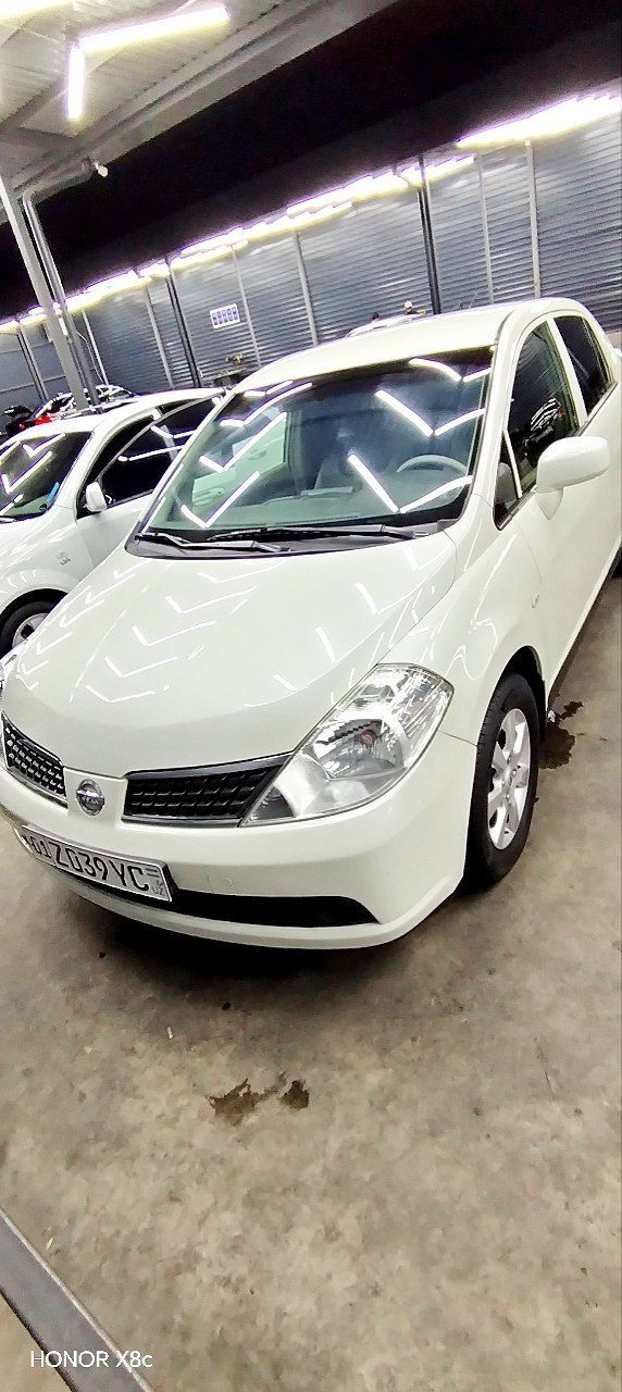 Nissan tiida 1.8 2008 йил холати идеалний