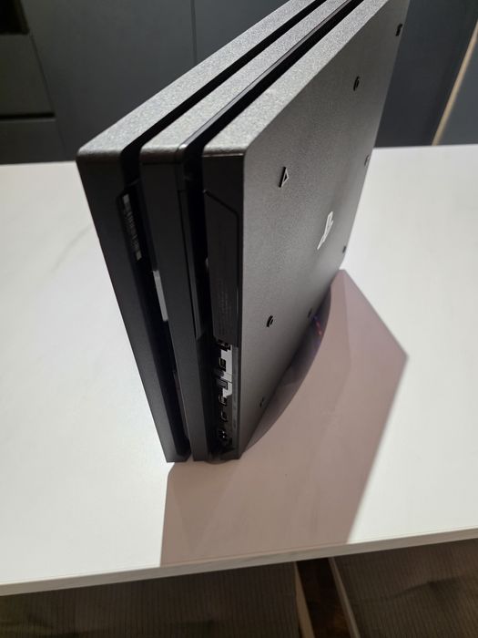 Vand PlayStation 4 Pro 1TB