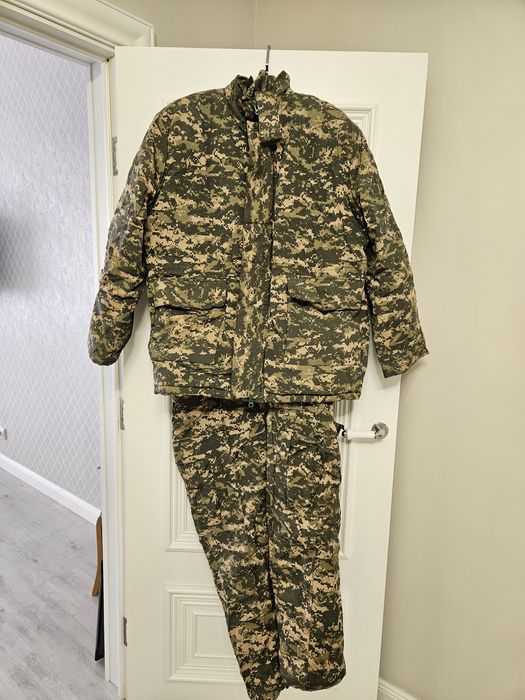 Предлагается к продаже спецодежда.