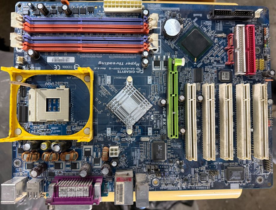 Материнские платы продам