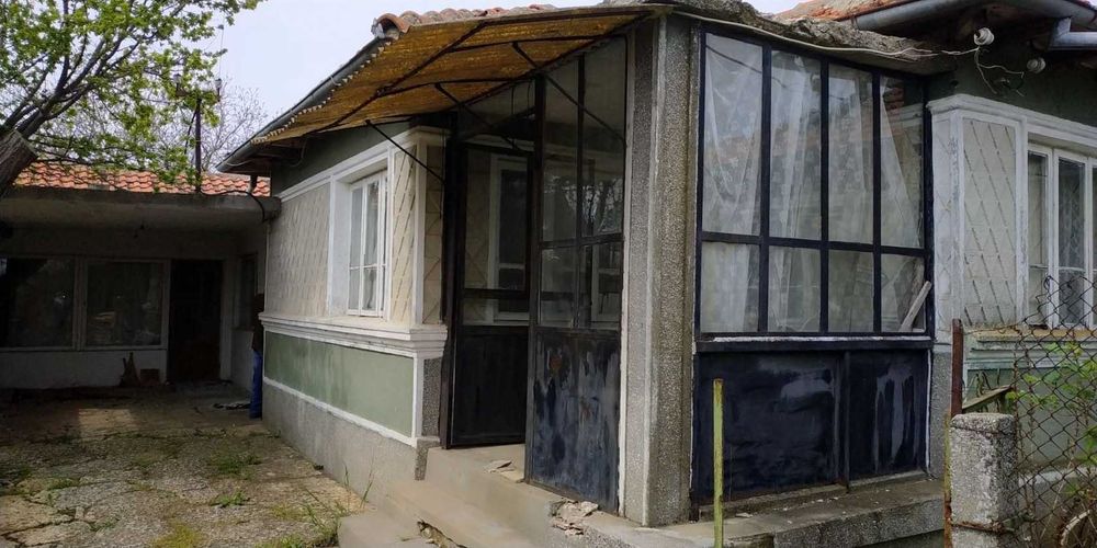 Къща с двор в с. Ген. Кантарджиево, Варна