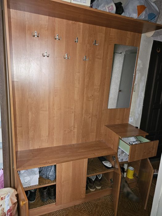Продам прихожую б/у