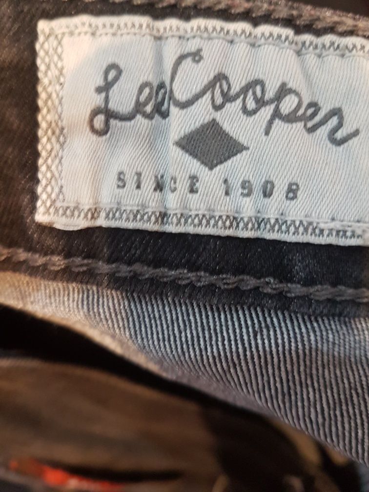 Blugi LeeCooper+pulovar,  ambele la doar 45 lei