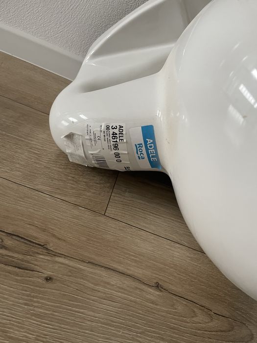 Set vas WC cu rezervor, mecanism și capac Roca