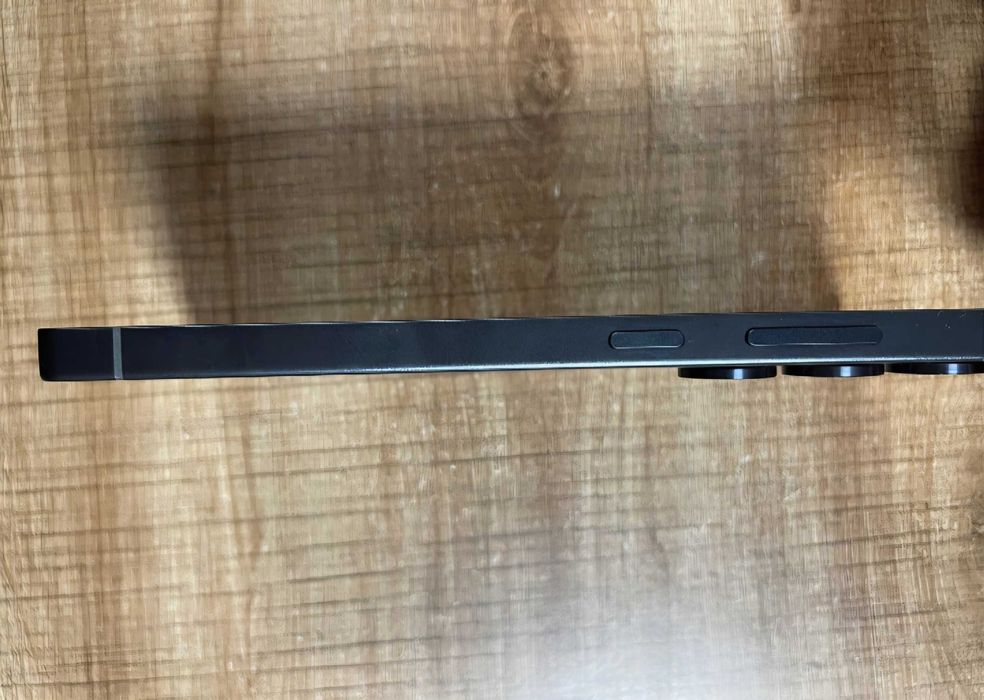 Samsung S25 Ultra 1tb + Samsung buds3 и зарядно