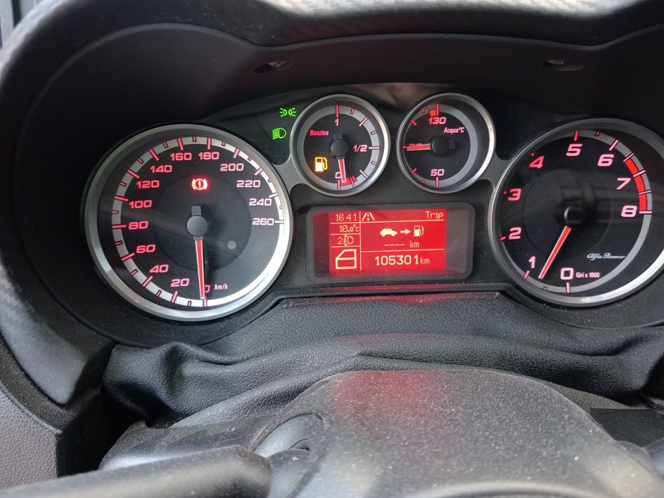 Vând Alfa romeo mito