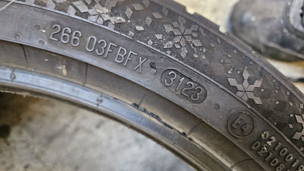 2бр гуми 225 40 18 дот 23 континентал