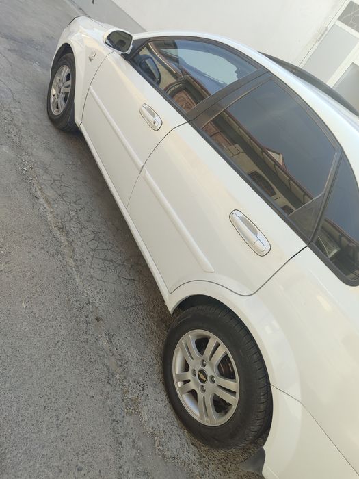 Лассети 1.8 сотилади