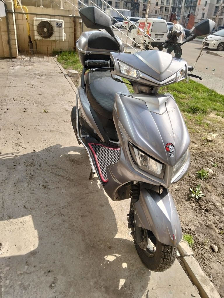 Срочно продам мопед м8 Х-7