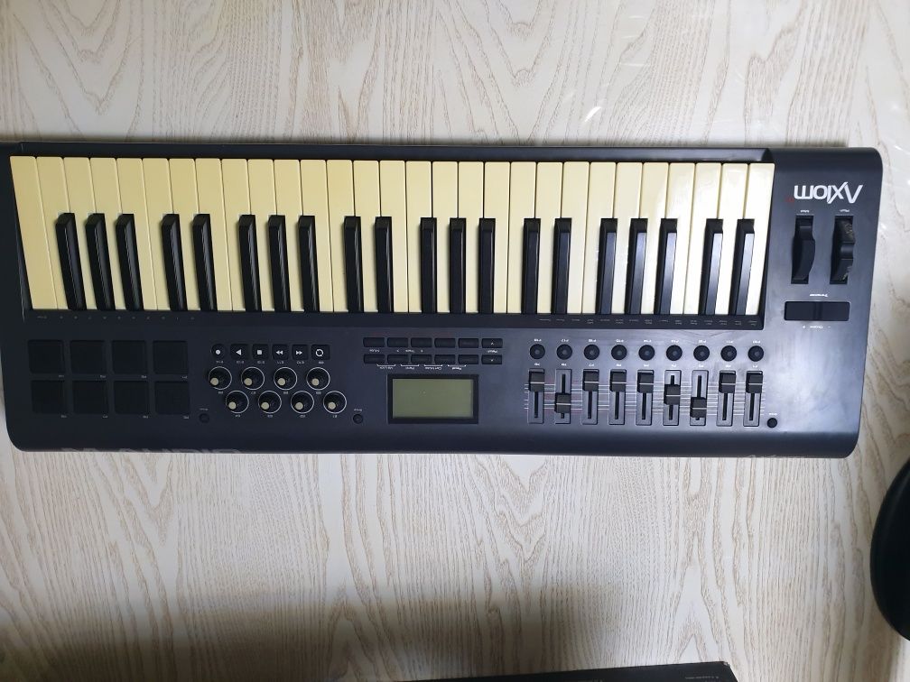 M-Audio Axiom 49  миди клавиатура