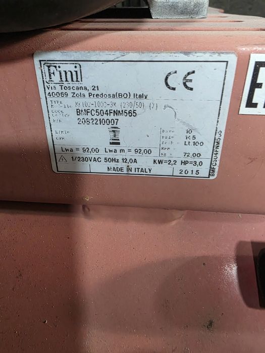 Compresor 2,2 kw butelie 100 L.