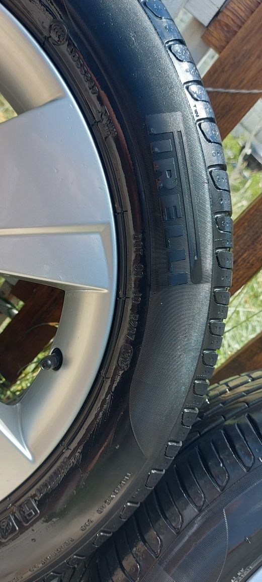 Pirelli Cinturato P7 215 55 R17 94W