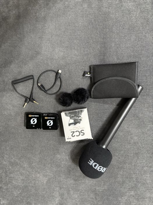 Микрофони Rode Wireless Me и стойка за микрофон Rode