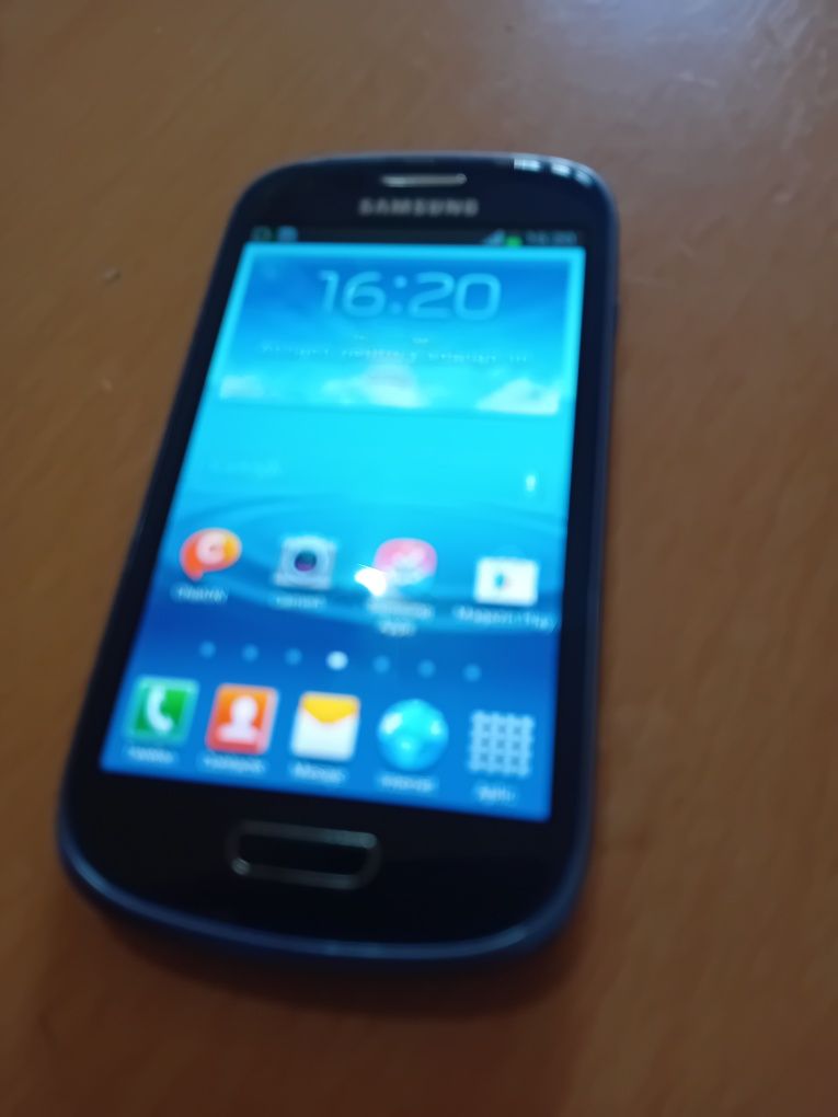 Telefon Samsung S3 arata bine, functioneaza bine