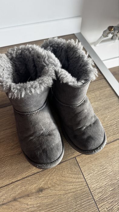 Ghete ugg piele intoarsa marimea 33,5