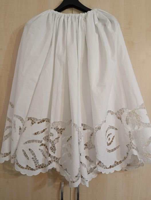 Poale costum popular
