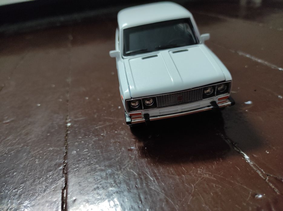 1/24 ЛАДА 2106 модел на автомобил