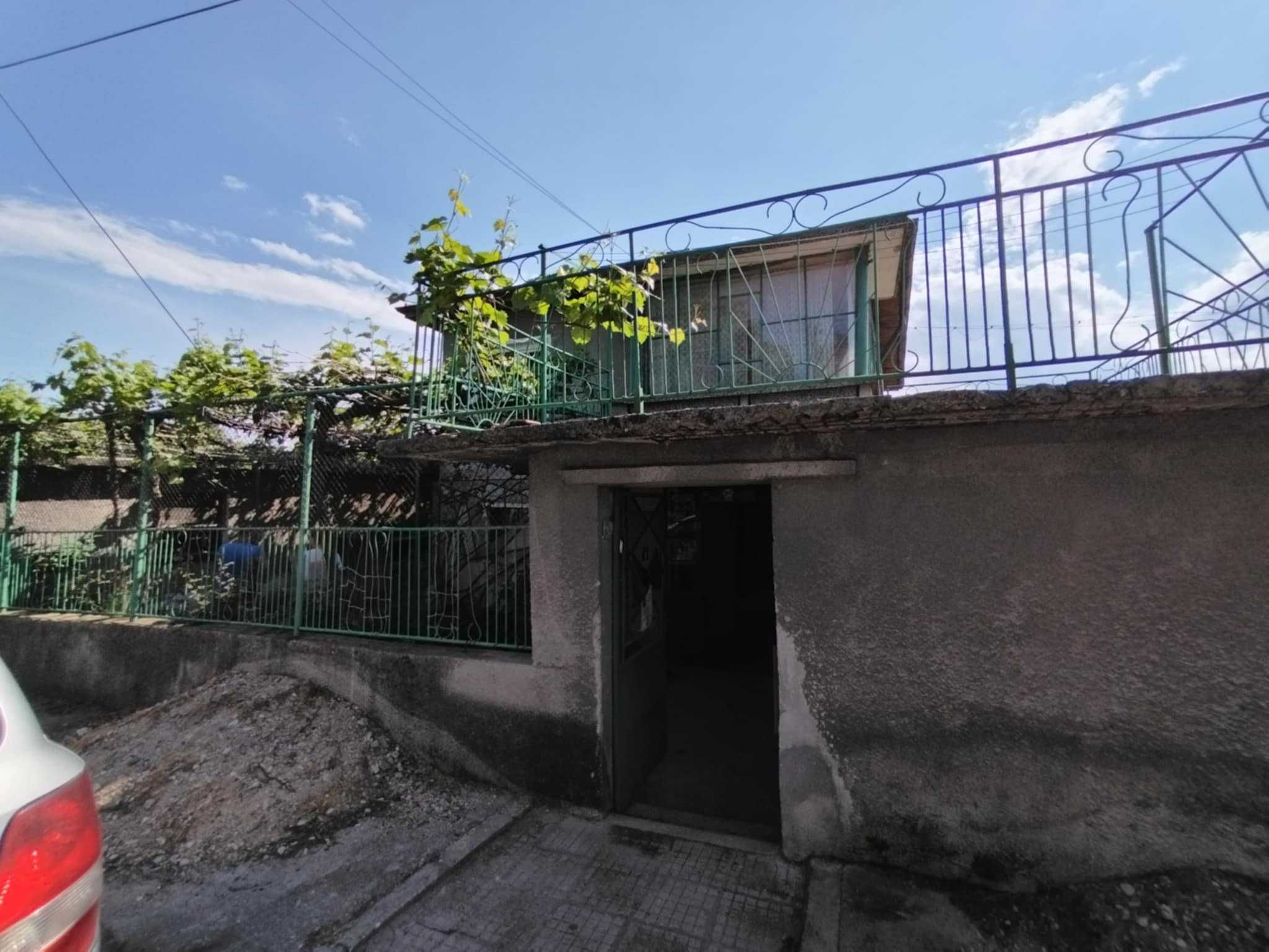 Продава къща в с.Драгор 1 км от Пазарджик