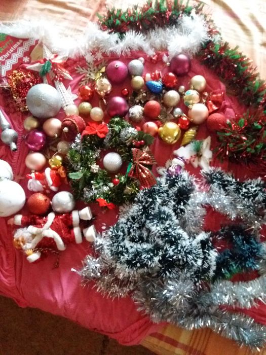 Decoratiuni pom de craciun la 30 de lei toate