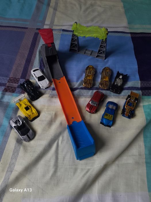 Коли Hotwheels с рампа
