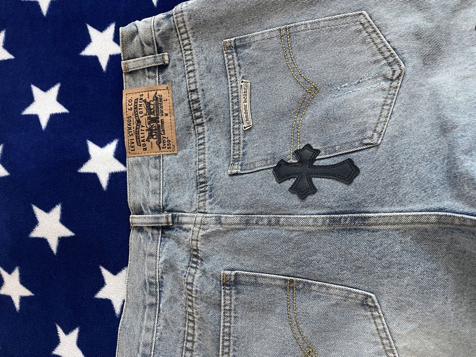 Vand blugi stiti voi de care sunt