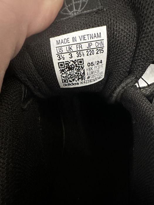 Ново Adidas детски маратонки 35 номер