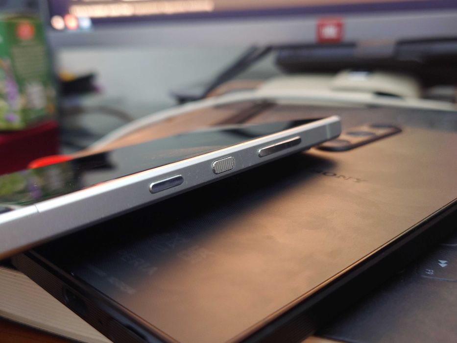 Blackberry key2 silver 64gb 6 ram