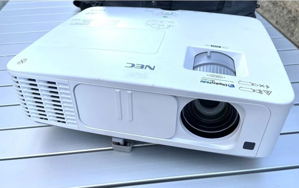 NEC PE401 FULL HD 3D Професионален прожектор